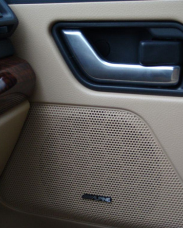 LR2_SE_Interior_56