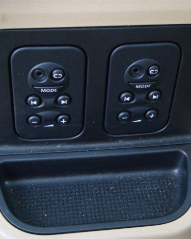 LR2_SE_Interior_57