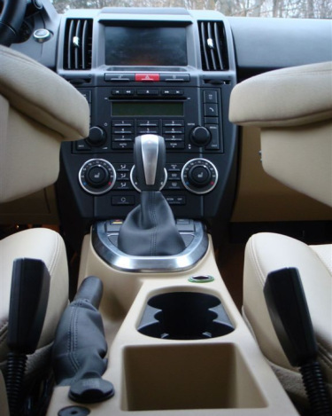 LR2_SE_Interior_58