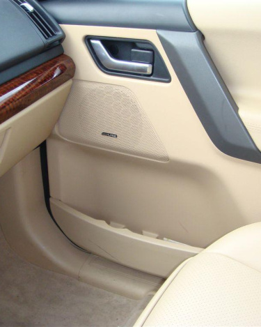 LR2_SE_Interior_72