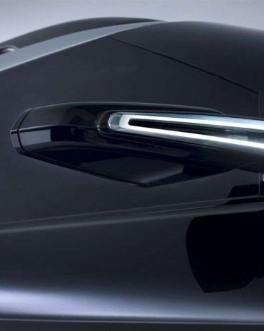 Land_Rover_LRX_Concept_in_Black_4