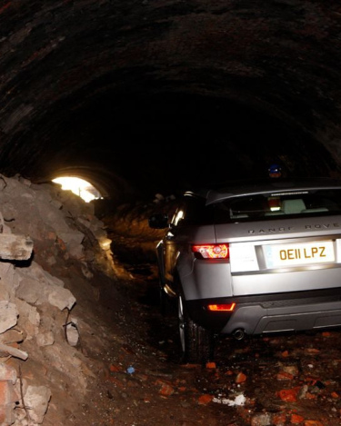 Range_Rover_Evoque_Edge_Hill_Tunnel_1