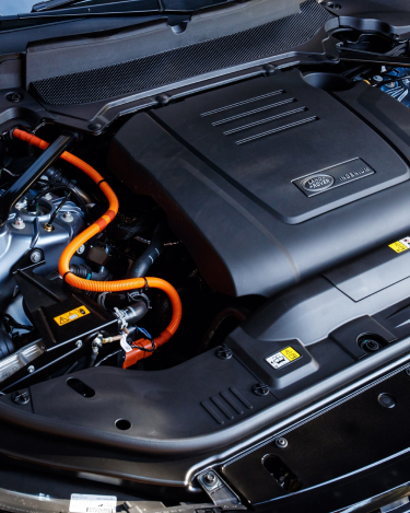 2018-Range-Rover-PHEV-in-Action-1