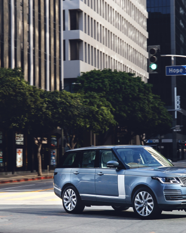 2018-Range-Rover-PHEV-in-Action-17