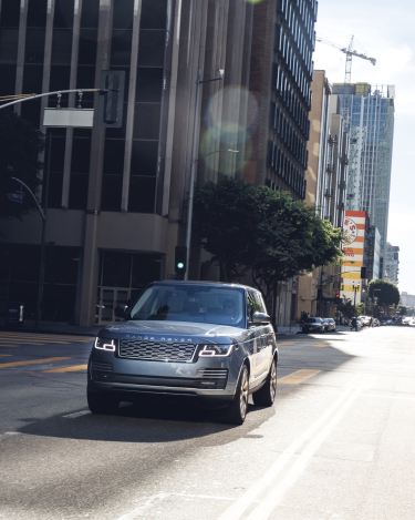 2018-Range-Rover-PHEV-in-Action-28