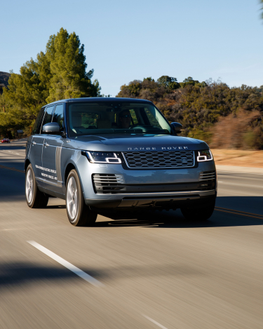 2018-Range-Rover-PHEV-in-Action-29