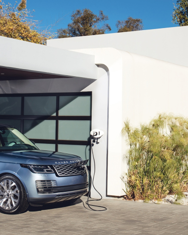 2018-Range-Rover-PHEV-in-Action-3