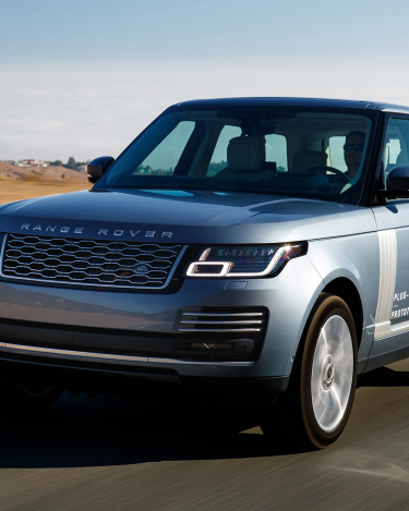 2018-Range-Rover-PHEV-in-Action-30