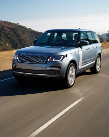 2018-Range-Rover-PHEV-in-Action-31