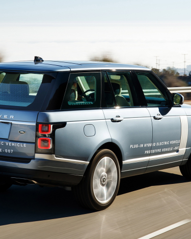 2018-Range-Rover-PHEV-in-Action-36