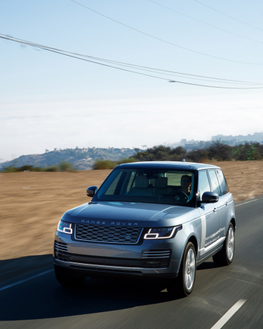 2018-Range-Rover-PHEV-in-Action-37