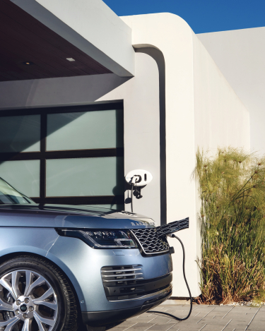2018-Range-Rover-PHEV-in-Action-4