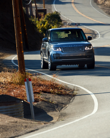 2018-Range-Rover-PHEV-in-Action-41
