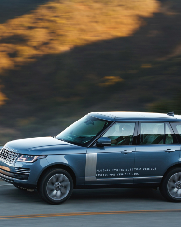 2018-Range-Rover-PHEV-in-Action-43