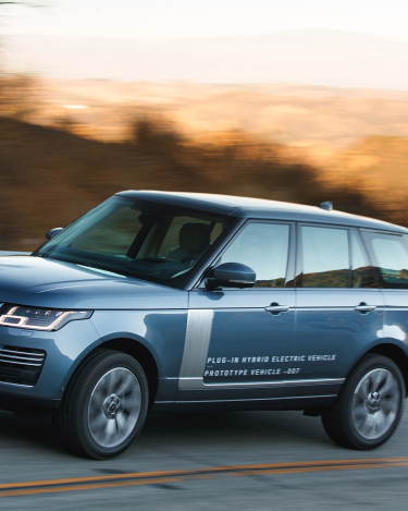 2018-Range-Rover-PHEV-in-Action-44
