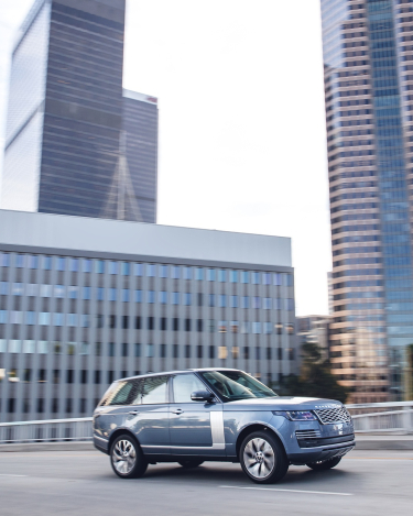 2018-Range-Rover-PHEV-in-Action-6