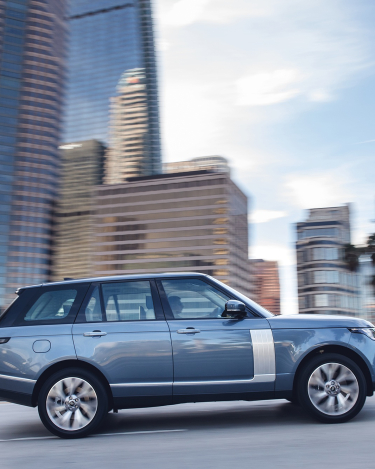 2018-Range-Rover-PHEV-in-Action-8