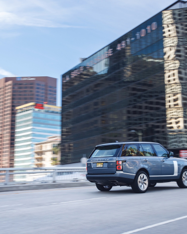 2018-Range-Rover-PHEV-in-Action-9