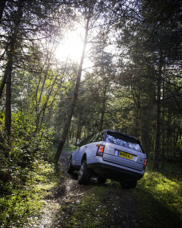 2014-Range-Rover-Hybrid-Media-Preview-19
