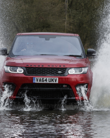 Range-Rover-Sport-SVR-in-Red-14