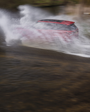 Range-Rover-Sport-SVR-in-Red-22