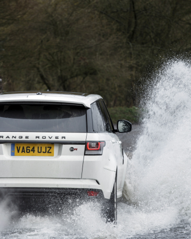 Range-Rover-Sport-SVR-in-White-19