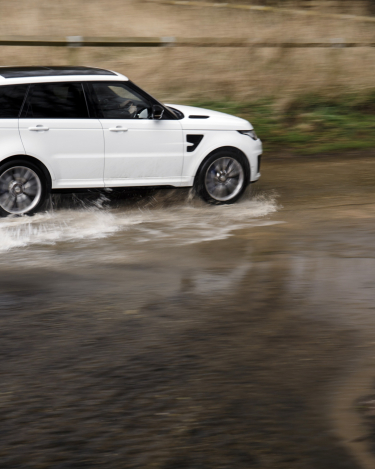 Range-Rover-Sport-SVR-in-White-23