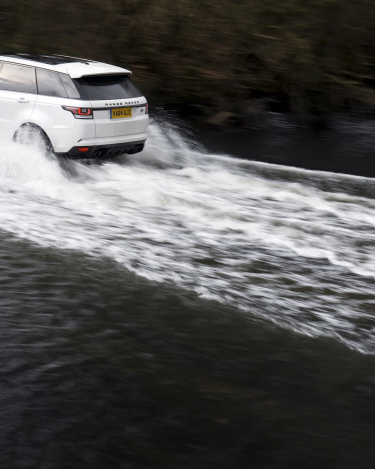 Range-Rover-Sport-SVR-in-White-24