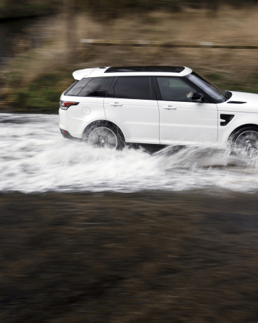 Range-Rover-Sport-SVR-in-White-25