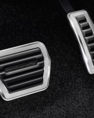 2016-Range-Rover-SVAutobiography-12