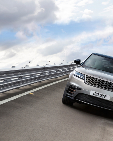 rrvelar18my457glhdprlocationdynamic010317