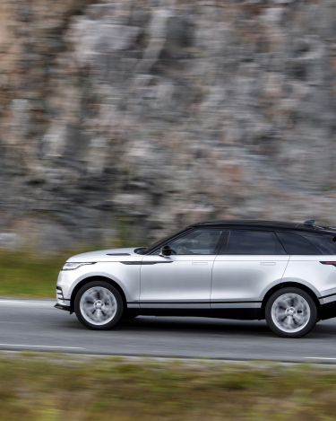 my18-range-rover-velar-32