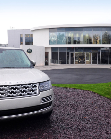 Visitor-Centre-at-Land-Rover-Solihull-5