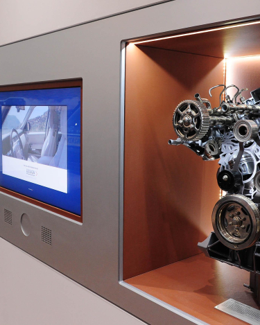 Visitor-Centre-at-Land-Rover-Solihull-8