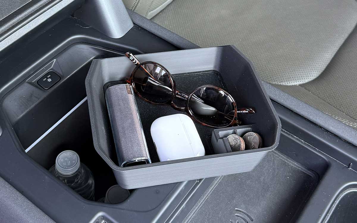 Defender armrest organizer tray
