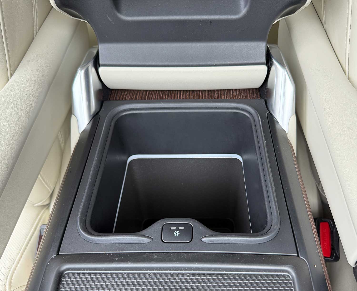 The Range Rover Armrest Organizer in Place